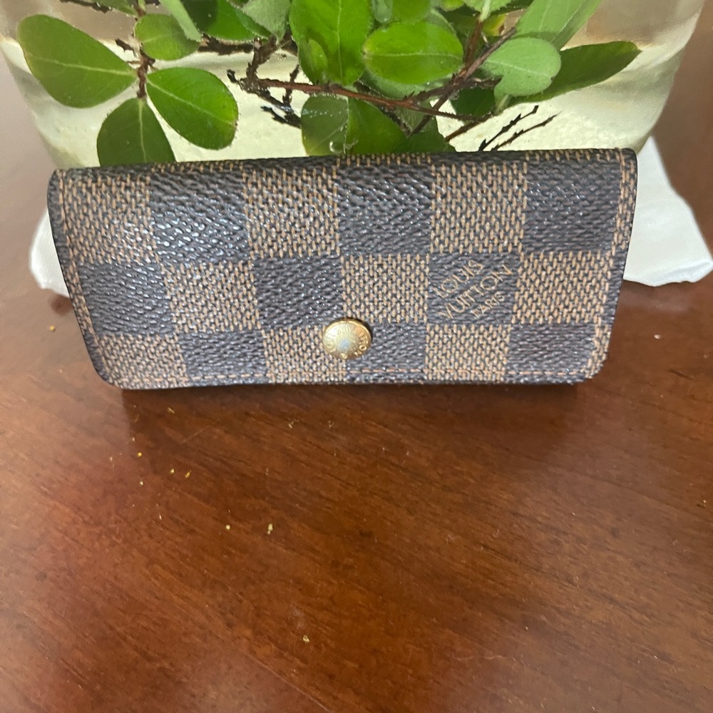 Authentic LV key holder with 4 ring